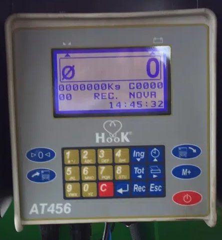 Hook AT456 frontal.jpg